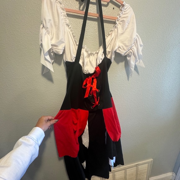 Pirate Costume - Picture 8 of 10